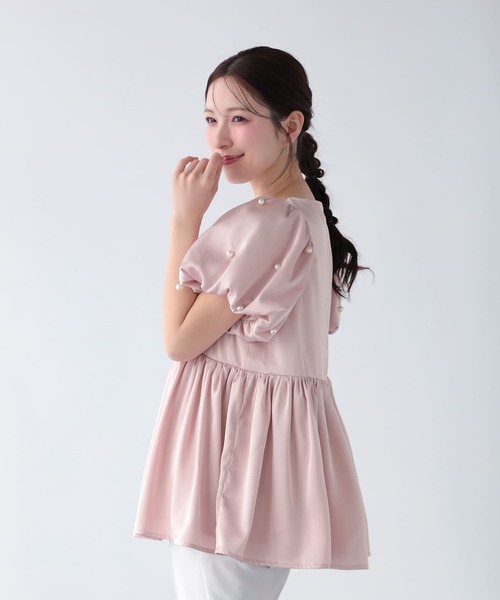 Fit more(フィットモア)の「パールバルーンスリーブサテンペプラムトップス(その他トップス・レディース・ブルー/ブラック/ピンク・FREE)」の11枚目の写真
