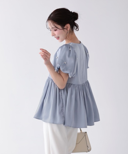 Fit more(フィットモア)の「パールバルーンスリーブサテンペプラムトップス(その他トップス・レディース・ブルー/ブラック/ピンク・FREE)」の20枚目の写真