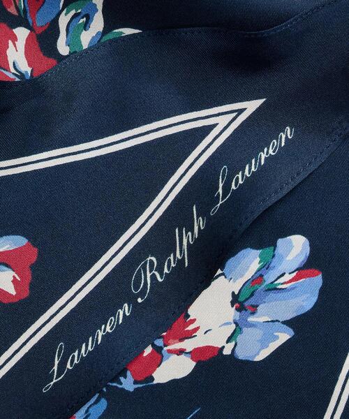 LAUREN RALPH LAUREN（ローレン ラルフ ローレン）の「フローラル シルク ダイヤモンド スカーフ（バンダナ/スカーフ・レディース・ネイビー系1・ONE）」の2枚目の写真