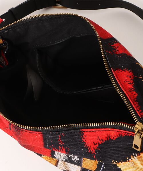 Desigual(デシグアル)の「バタフライハンドル ミディアムショルダーバッグ(ハンドバッグ・レディース・マルチ・FREE)」の5枚目の写真