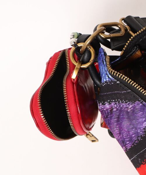 Desigual(デシグアル)の「バタフライハンドル ミディアムショルダーバッグ(ハンドバッグ・レディース・マルチ・FREE)」の6枚目の写真