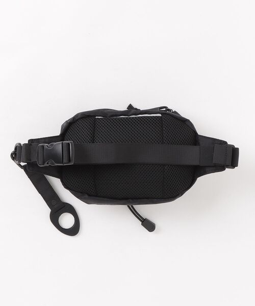 THRASHER（スラッシャー）の「【THRASHER/スラッシャー】2Way ボトルストラップ付き ミニウエストバッグ ショルダーバッグ（ボディバッグ/ウエストポーチ・メンズ・ブラック・FREE）」の2枚目の写真