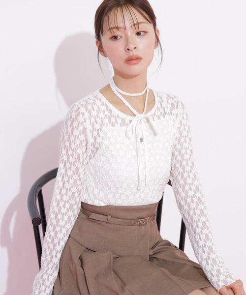 JILL by JILL STUART(ジルバイジルスチュアート)の「チョーカー付きレースカットソー(Tシャツ/カットソー・レディース・ホワイト/ブラック・FREE)」の1枚目の写真