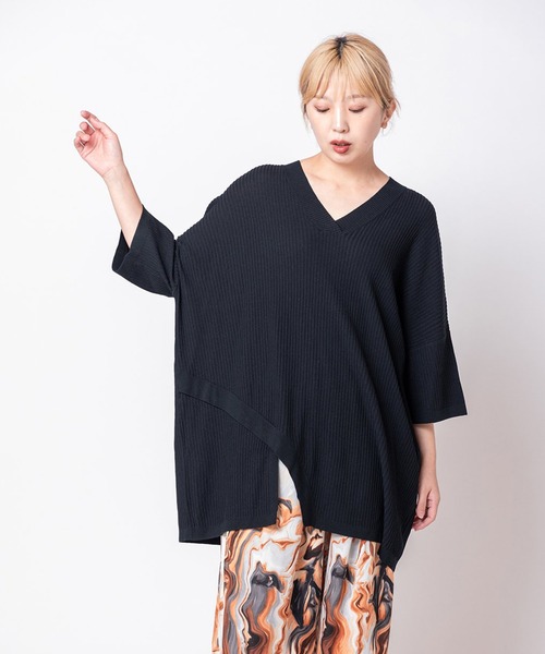 OSMOSIS（オズモーシス）の「Vネックニットプルオーバー（ニット/セーター・レディース・ライトベージュ/ブラック/イエロー・ONE SIZE）」の2枚目の写真