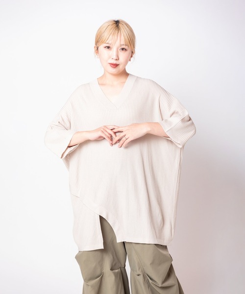 OSMOSIS（オズモーシス）の「Vネックニットプルオーバー（ニット/セーター・レディース・ライトベージュ/ブラック/イエロー・ONE SIZE）」の5枚目の写真