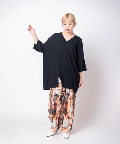 OSMOSIS（オズモーシス）の「Vネックニットプルオーバー（ニット/セーター・レディース・ライトベージュ/ブラック/イエロー・ONE SIZE）」の10枚目の写真