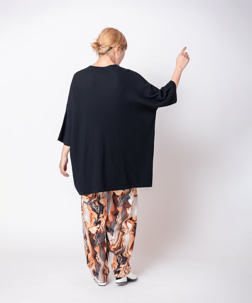 OSMOSIS（オズモーシス）の「Vネックニットプルオーバー（ニット/セーター・レディース・ライトベージュ/ブラック/イエロー・ONE SIZE）」の13枚目の写真