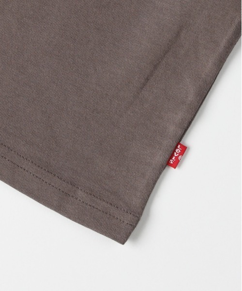 Levi's(リーバイス)の「リラックスフィットTシャツ(Tシャツ/カットソー・メンズ・ブラウン・L/M/S)」の6枚目の写真