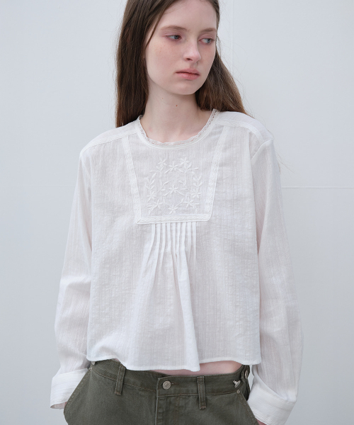 FRIVER07（フリバー07）の「Pintuck flower lace blouse [FRSP06BL02]_Ivory（シャツ/ブラウス・レディース・アイボリー・FREE）」の2枚目の写真