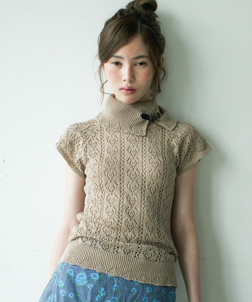 BELT COLLAR KNIT TOP — вязаный топ с воротником‑ремнём