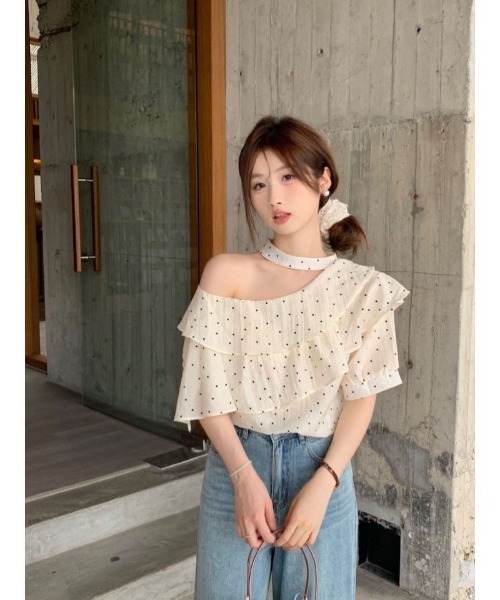 Ritzy(リッツィー)の「ドット柄 チョーカーデザイン オフショルダーブラウス(シャツ/ブラウス・レディース・ドット・M/S)」の3枚目の写真