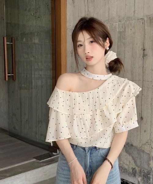 Ritzy(リッツィー)の「ドット柄 チョーカーデザイン オフショルダーブラウス(シャツ/ブラウス・レディース・ドット・M/S)」の12枚目の写真