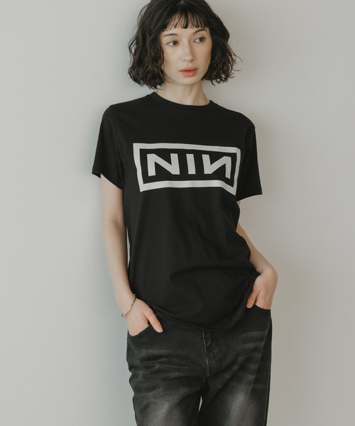 ROOPTOKYO(ループトウキョウ)の「NINE INCH NAILS/ナイン・インチ・ネイルズ SELF DESTRUCT 94 NineInchNalls Classic LOGO TEE フォトTシャツ グラフィックT 秋 秋服 2026年秋冬(Tシャツ/カットソー・メンズ・ブラック系その他/ブラック系その他2・S/M/L/XL)」の2枚目の写真