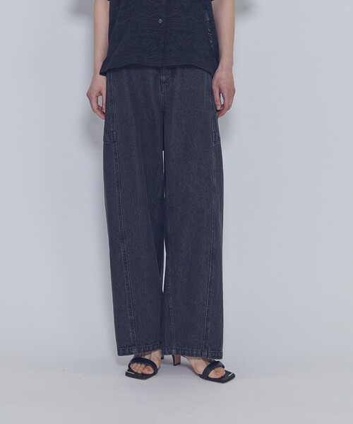 1er Arrondissement(プルミエアロンディスモン)の「ブラックデニムカーブパンツ(デニムパンツ・レディース・ブラック系その他3・38/36)」の2枚目の写真