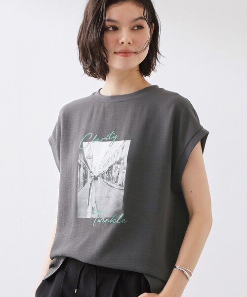 THE SHOP TK （ザ ショップ ティーケー ）の「【ひんやりさらさら】軽やかに着られる プリントTシャツ（Tシャツ/カットソー・レディース・ダークブラウン/ナチュラル/オフホワイト/スミクロ・13/12）」の2枚目の写真