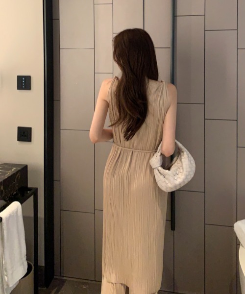 AMAJI（アマジ）の「ノースリーブトップス＋ワイドパンツ セットアップ スリットデザイン（セットアップ・レディース・ブラック/ブラウン/ホワイト・FREE）」の8枚目の写真