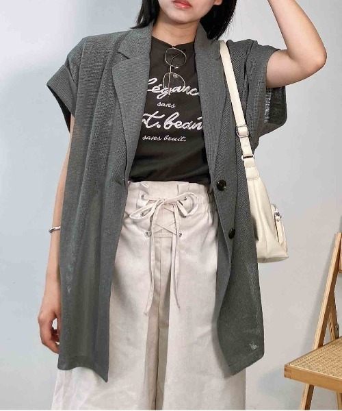 AS KNOW AS plus(アズノゥアズプラス)の「〇ビッグサイズ 半袖メッシュ風ベストジレ(その他アウター・レディース・ブラック/チャコールグレー/ライトベージュ・FREE)」の2枚目の写真
