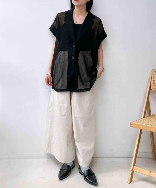 AS KNOW AS plus(アズノゥアズプラス)の「〇ビッグサイズ 半袖メッシュ風ベストジレ(その他アウター・レディース・ブラック/チャコールグレー/ライトベージュ・FREE)」の9枚目の写真