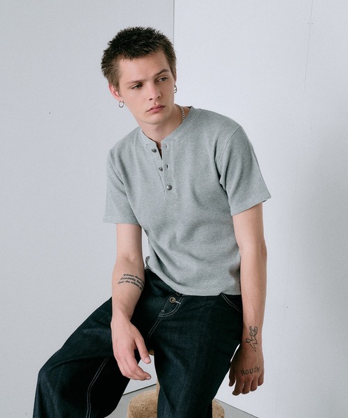 Regen Glanz（レーゲングランツ）の「compact thermal henry neck T-shirt / コンパクトサーマルヘンリーネックTシャツ（Tシャツ/カットソー・メンズ・ワインレッド/ブラック/グレー/パープル・MEDIUM/LARGE/SMALL）」の6枚目の写真