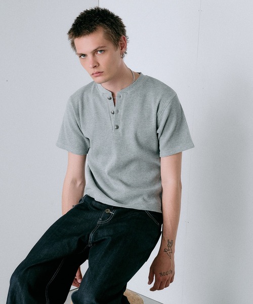 Regen Glanz（レーゲングランツ）の「compact thermal henry neck T-shirt / コンパクトサーマルヘンリーネックTシャツ（Tシャツ/カットソー・メンズ・ワインレッド/ブラック/グレー/パープル・MEDIUM/LARGE/SMALL）」の8枚目の写真
