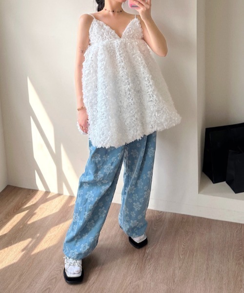 FAVORITO（ファヴォリート）の「立体感があるフラワーキャミワンピース（ワンピース・レディース・ホワイト/ブラック・F）」の6枚目の写真