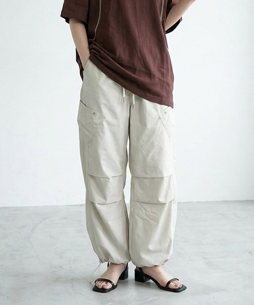 CRB(シーアールビー)の「ナイロン風カーゴパンツ(カーゴパンツ・レディース・チャコール/ベージュ/ブラック・F)」の3枚目の写真