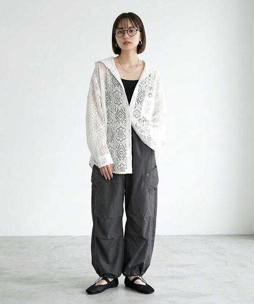 CRB(シーアールビー)の「ナイロン風カーゴパンツ(カーゴパンツ・レディース・チャコール/ベージュ/ブラック・F)」の4枚目の写真