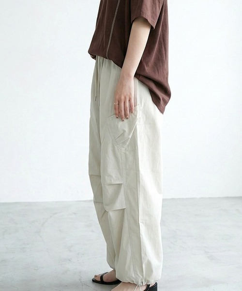 CRB(シーアールビー)の「ナイロン風カーゴパンツ(カーゴパンツ・レディース・チャコール/ベージュ/ブラック・F)」の10枚目の写真