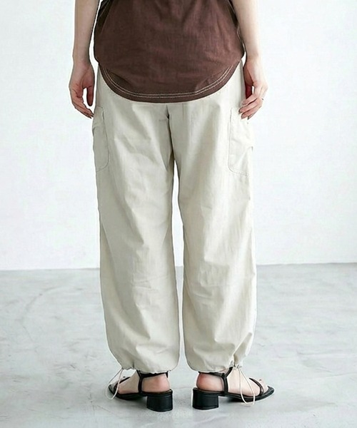 CRB(シーアールビー)の「ナイロン風カーゴパンツ(カーゴパンツ・レディース・チャコール/ベージュ/ブラック・F)」の11枚目の写真