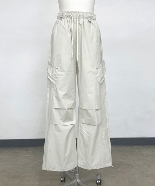 CRB(シーアールビー)の「ナイロン風カーゴパンツ(カーゴパンツ・レディース・チャコール/ベージュ/ブラック・F)」の12枚目の写真