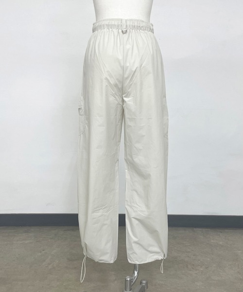 CRB(シーアールビー)の「ナイロン風カーゴパンツ(カーゴパンツ・レディース・チャコール/ベージュ/ブラック・F)」の15枚目の写真