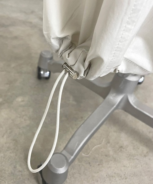 CRB(シーアールビー)の「ナイロン風カーゴパンツ(カーゴパンツ・レディース・チャコール/ベージュ/ブラック・F)」の22枚目の写真