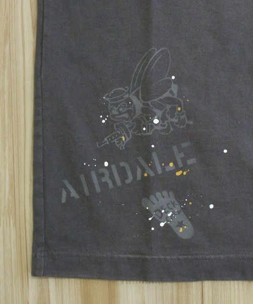 AVIREX（アヴィレックス）の「AGED-LOOK S/S NAVY STENCIL T-SHIRT（Tシャツ/カットソー・メンズ・チャコールグレー/オリーブ/アイボリー・M/XXL/XL/L）」の22枚目の写真