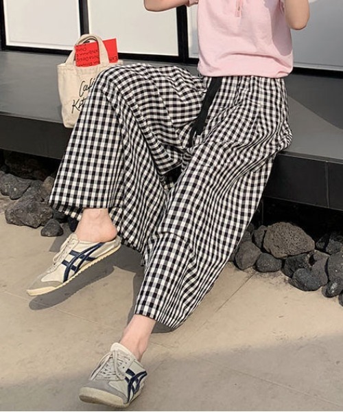 &soiree(アンドソワレ)の「ギンガムチェックイージーワイドパンツ(その他パンツ・レディース・ブラック/レッド・SMALL/X-LARGE/LARGE/MEDIUM)」の4枚目の写真