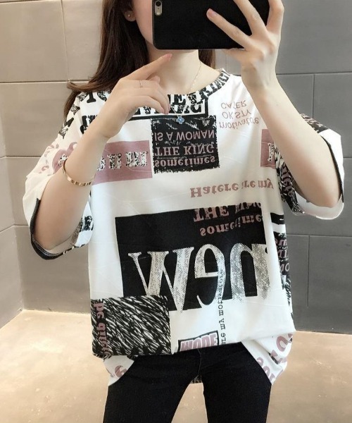 Lips（リップス）の「存在感抜群の総柄ボックスプリント♪1枚で映えるオーバーサイズロゴTシャツ（Tシャツ/カットソー・レディース・グレー/ピンク・FREE）」の2枚目の写真