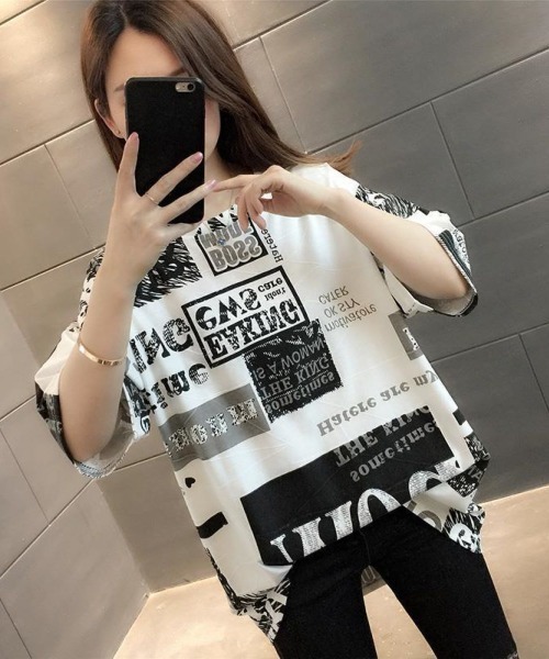 Lips（リップス）の「存在感抜群の総柄ボックスプリント♪1枚で映えるオーバーサイズロゴTシャツ（Tシャツ/カットソー・レディース・グレー/ピンク・FREE）」の3枚目の写真