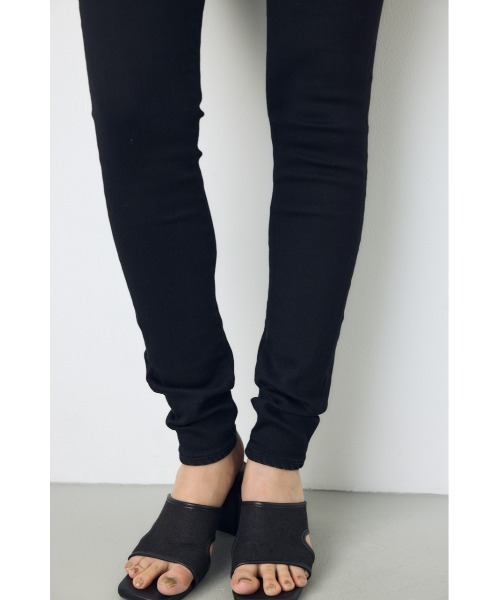 AZUL by moussy(アズールバイマウジー)の「【身長/骨格別着用画像あり】AZUL DENIM スキニーデニム(デニムパンツ・レディース・ライトブルー/ブラック/ダークブルー・MEDIUM/LARGE/XX-SMALL/X-SMALL/X-LARGE/SMALL)」の13枚目の写真