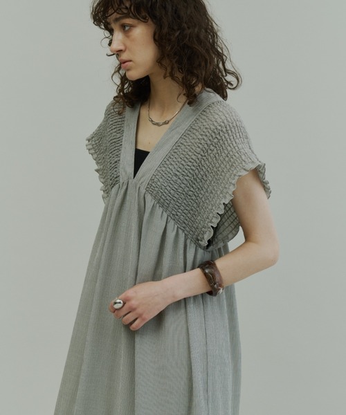 Plumel(プルメル)の「Crinkle Gauze Shoulder-Shirred Dress / ショルダーシャーリングドレス(ワンピース・レディース・ブラック/ストライプ・MEDIUM/LARGE)」の12枚目の写真