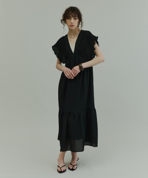 Plumel(プルメル)の「Crinkle Gauze Shoulder-Shirred Dress / ショルダーシャーリングドレス(ワンピース・レディース・ブラック/ストライプ・MEDIUM/LARGE)」の16枚目の写真