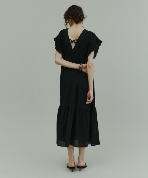 Plumel(プルメル)の「Crinkle Gauze Shoulder-Shirred Dress / ショルダーシャーリングドレス(ワンピース・レディース・ブラック/ストライプ・MEDIUM/LARGE)」の19枚目の写真