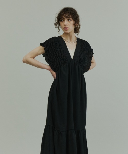 Plumel(プルメル)の「Crinkle Gauze Shoulder-Shirred Dress / ショルダーシャーリングドレス(ワンピース・レディース・ブラック/ストライプ・MEDIUM/LARGE)」の21枚目の写真