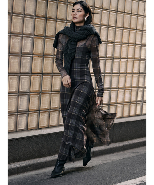 Banana Republic(バナナリパブリック)の「メッシュ ロングスリーブ マキシドレス(ワンピース・レディース・マルチ・S/M/L/XS)」の3枚目の写真