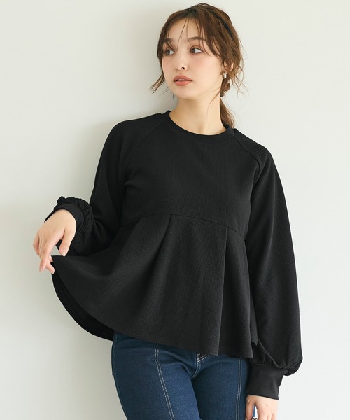 coca(coca)(コカ)の「エンボスタックフレアペプラムトップス(Tシャツ/カットソー・レディース・ブラック/ライトベージュ・L/M/S)」の1枚目の写真