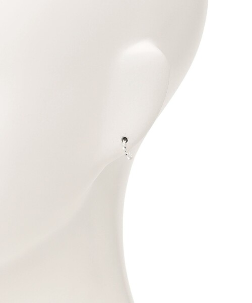 SHIPS(シップス)の「Luasifar ツイスト フープ ピアス S(ピアス(両耳用)・レディース・シルバー・ONE SIZE)」の4枚目の写真
