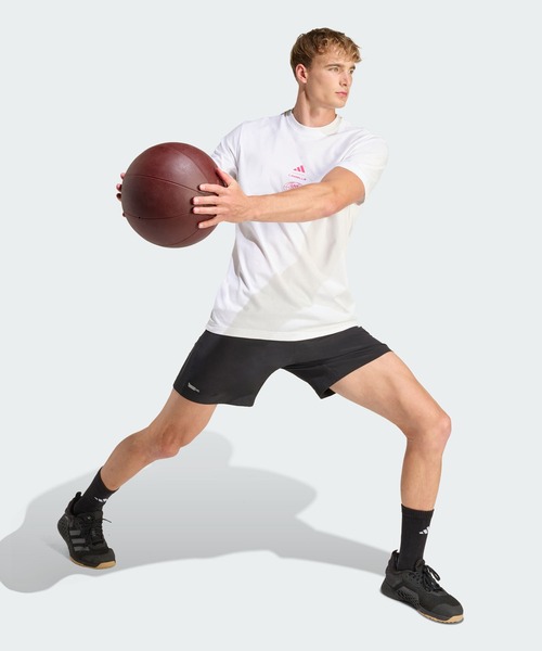 adidas(アディダス)の「Les Mills ツアーグラフィックTシャツ / アディダス adidas(Tシャツ/カットソー・メンズ・ホワイト・XX-LARGE/XX-SMALL/3XL/LARGE/MEDIUM/SMALL/X-LARGE/X-SMALL)」の4枚目の写真