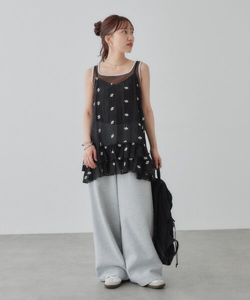 DISCOAT(ディスコート)の「花柄刺繍キャミチュニック(キャミソール・レディース・アイボリー/ブラック・FREE)」の12枚目の写真