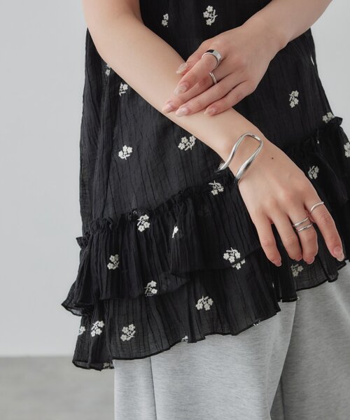 DISCOAT(ディスコート)の「花柄刺繍キャミチュニック(キャミソール・レディース・アイボリー/ブラック・FREE)」の15枚目の写真