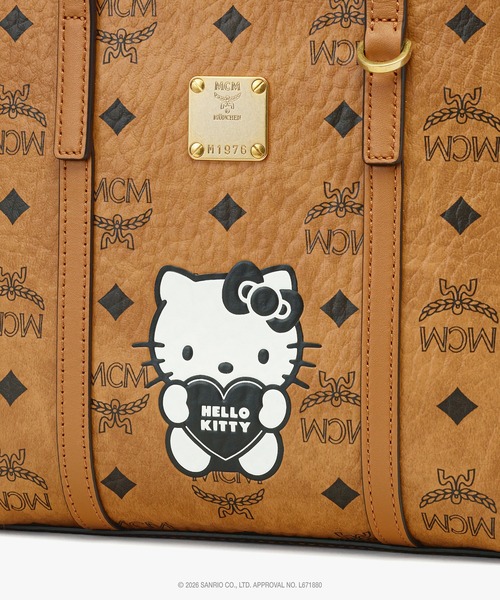 MCM（エムシーエム）の「MCM x HELLO KITTY Toni トップジップ ショッパーバッグ（トートバッグ・レディース・ブラック/ライトピンク/ベージュ・ONE SIZE）」の7枚目の写真
