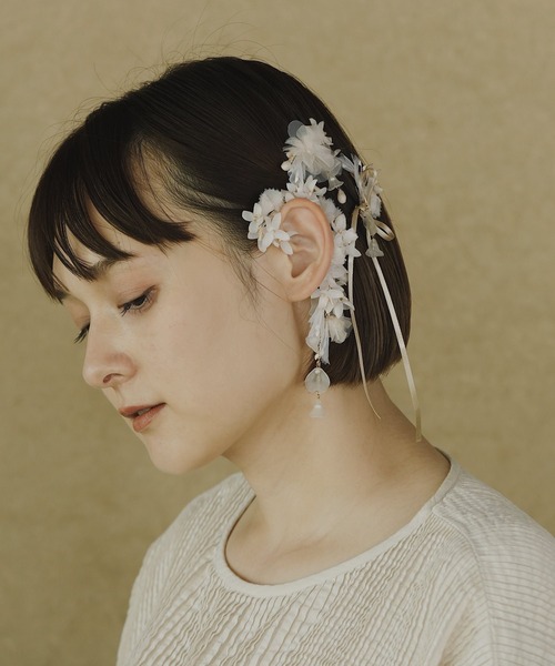 m.soeur(エムスール)の「フリージアの揺れるイヤーフック(イヤーカフ・レディース・グレー/ブラック/ベージュ・FREE)」の4枚目の写真