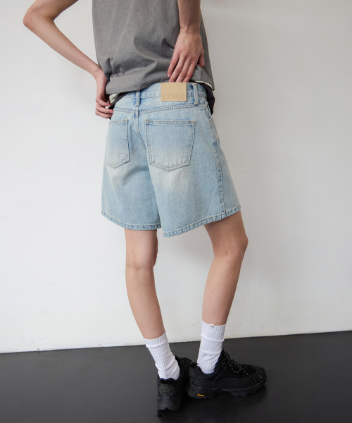 LEVAR(レバー)の「Classic Staple Denim Shorts - Light Blue(その他パンツ・レディース・ライトブルー・LARGE/SMALL/MEDIUM)」の1枚目の写真